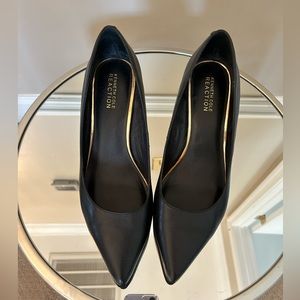 Kenneth Cole EUC basic black pumps. SUPER COMFY!